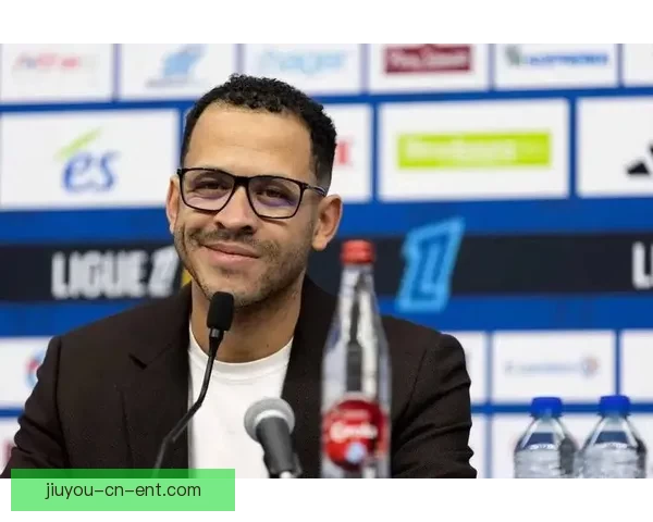 罗塞尼尔谈吉滕斯训练再度受伤并回应与恩佐谈话将择机说明原因细