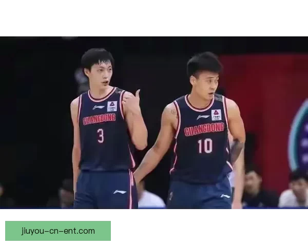 赵睿突破受阻撞到胡明轩膝盖倒地被搀扶离场引关注 赵睿突破受阻撞到胡明轩膝盖倒地被搀扶离场引关注